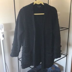 New barefoot dreams cardigan never worn. It has some fringe details.